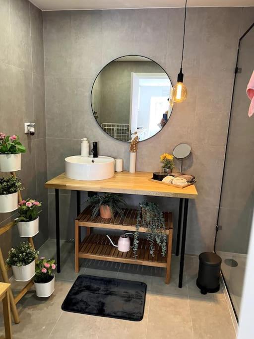 Luxury Artistic Digital Nomad Getaway W/ Terrace Lägenhet Lisboa Exteriör bild