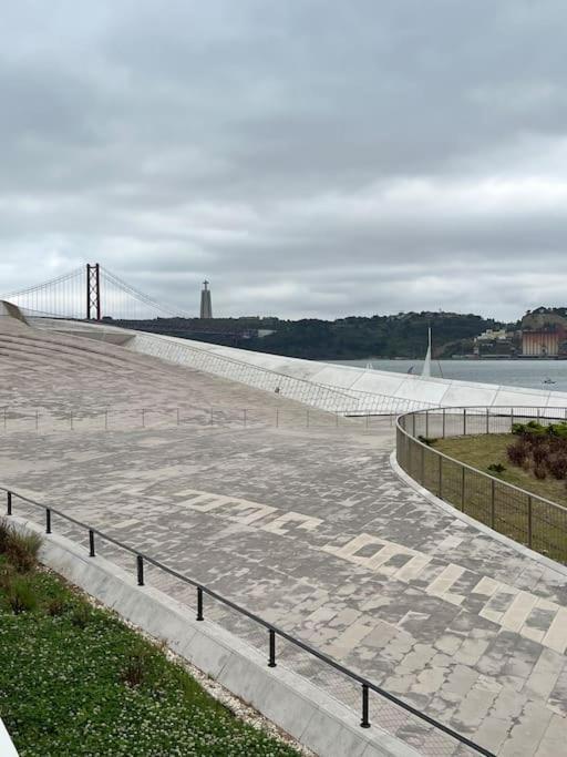 Luxury Artistic Digital Nomad Getaway W/ Terrace Lägenhet Lisboa Exteriör bild