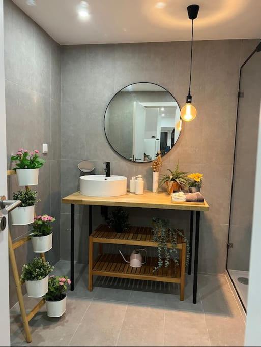 Luxury Artistic Digital Nomad Getaway W/ Terrace Lägenhet Lisboa Exteriör bild