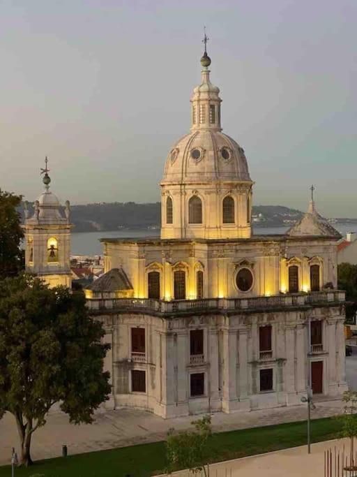 Luxury Artistic Digital Nomad Getaway W/ Terrace Lägenhet Lisboa Exteriör bild