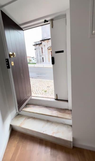 Luxury Artistic Digital Nomad Getaway W/ Terrace Lägenhet Lisboa Exteriör bild